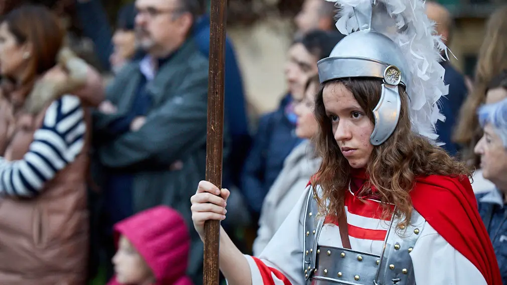 Procesión de Jueves Santo por las calles de Pamplona desde la Hermandad de la Pasión con tambores y cornetas. IÑIGO ALZUGARAY (41)