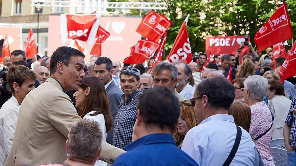 El presidente del Gobierno y secretario general del PSOE, Pedro Sánchez, en un acto electoral en Pamplona (02). IÑIGO ALZUGARAY