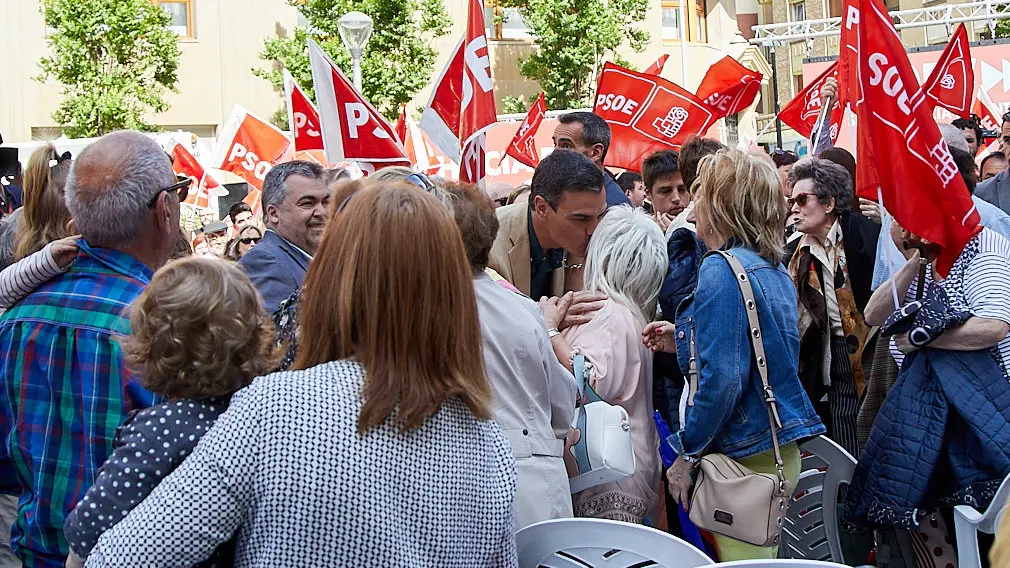 El presidente del Gobierno y secretario general del PSOE, Pedro Sánchez, en un acto electoral en Pamplona (03). IÑIGO ALZUGARAY