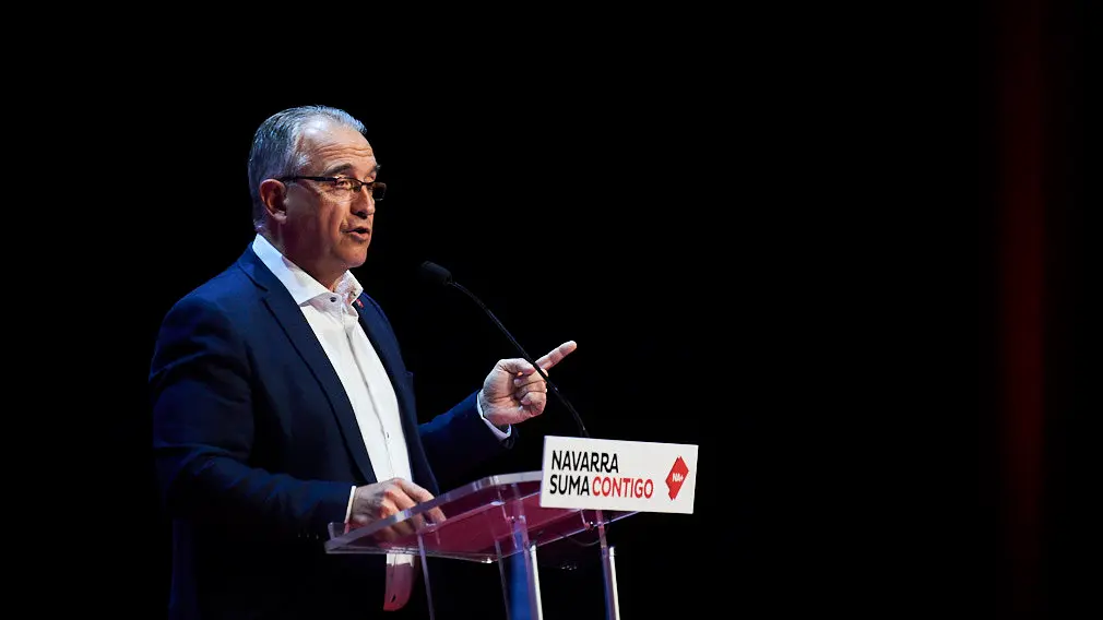 Javier Esparza y Enrique Maya intervienen en el acto central de campaña de Navarra Suma. PABLO LASAOSA 4