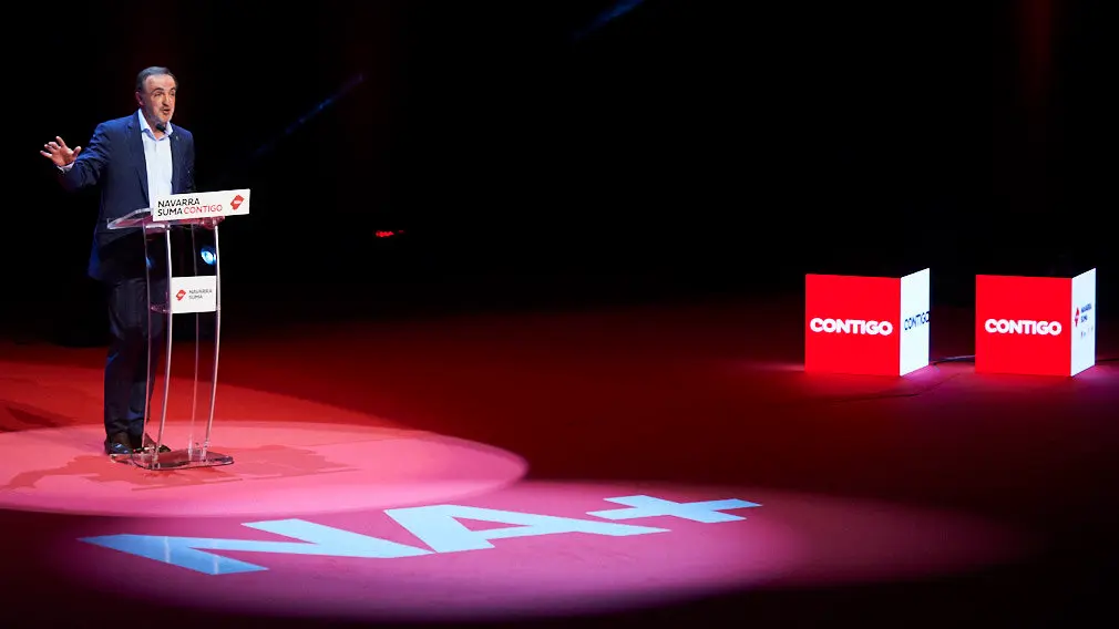 Javier Esparza y Enrique Maya intervienen en el acto central de campaña de Navarra Suma. PABLO LASAOSA 15