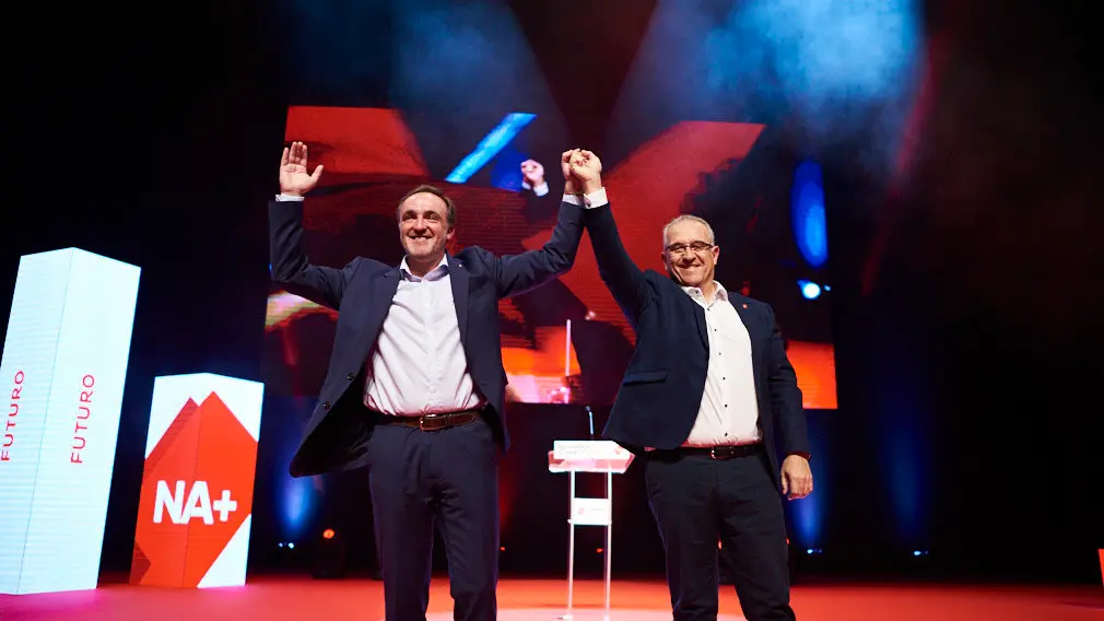 Javier Esparza y Enrique Maya intervienen en el acto central de campaña de Navarra Suma. PABLO LASAOSA 22