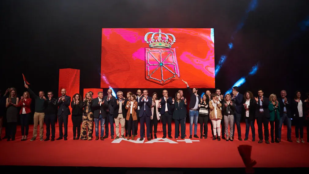 Javier Esparza y Enrique Maya intervienen en el acto central de campaña de Navarra Suma. PABLO LASAOSA 24