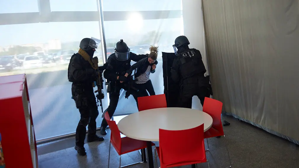 Simulacro de atenci..n sanitaria de urgencia tras un asalto terrorista en la Biblioteca de Navarra, con miembros de Policia Municipal, Policia Foral y Guardia Civil. MIGUEL OS..S