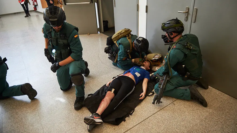 Simulacro de atenci..n sanitaria de urgencia tras un asalto terrorista en la Biblioteca de Navarra, con miembros de Policia Municipal, Policia Foral y Guardia Civil. MIGUEL OS..S