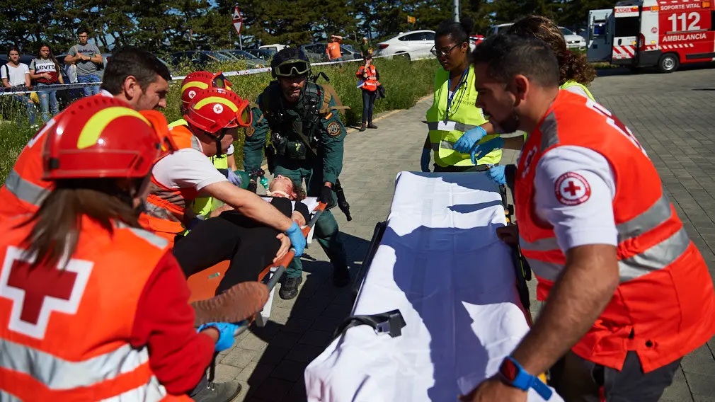 Simulacro de atenci..n sanitaria de urgencia tras un asalto terrorista en la Biblioteca de Navarra, con miembros de Policia Municipal, Policia Foral y Guardia Civil. MIGUEL OS..S