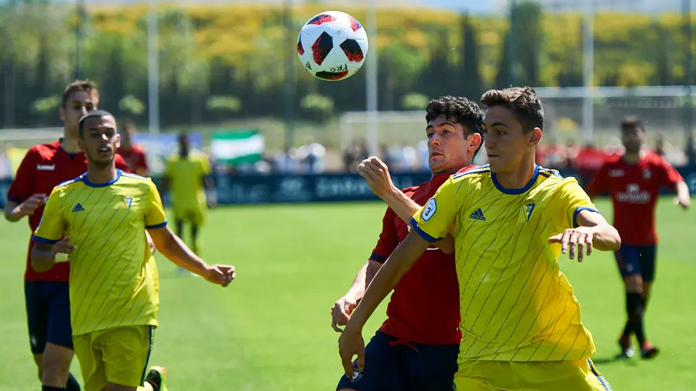 Partido por el ascenso a Segunda B entre Osasuna B - C..diz B. MIGUEL OS..S