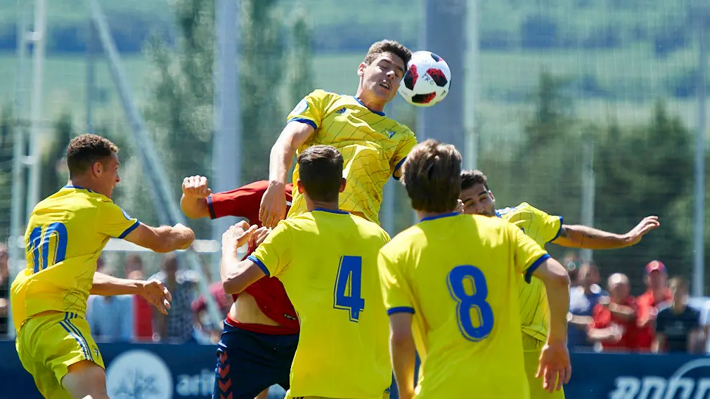 Partido por el ascenso a Segunda B entre Osasuna B - C..diz B. MIGUEL OS..S