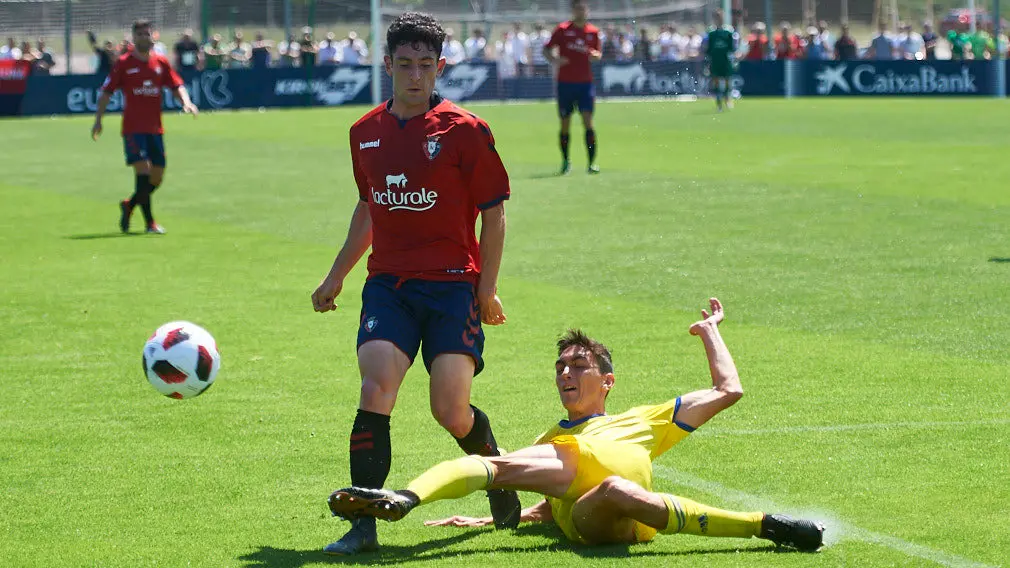 Partido por el ascenso a Segunda B entre Osasuna B - C..diz B. MIGUEL OS..S