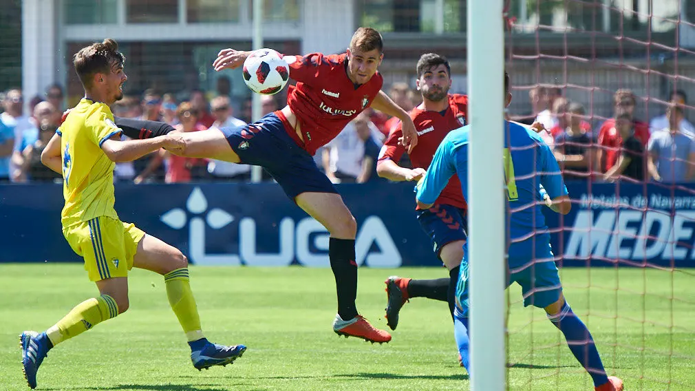 Partido por el ascenso a Segunda B entre Osasuna B - C..diz B. MIGUEL OS..S