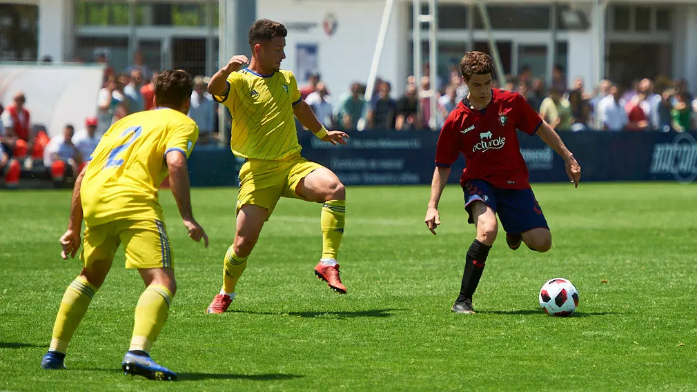Partido por el ascenso a Segunda B entre Osasuna B - C..diz B. MIGUEL OS..S