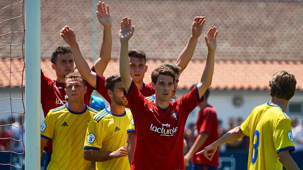 Partido por el ascenso a Segunda B entre Osasuna B - C..diz B. MIGUEL OS..S