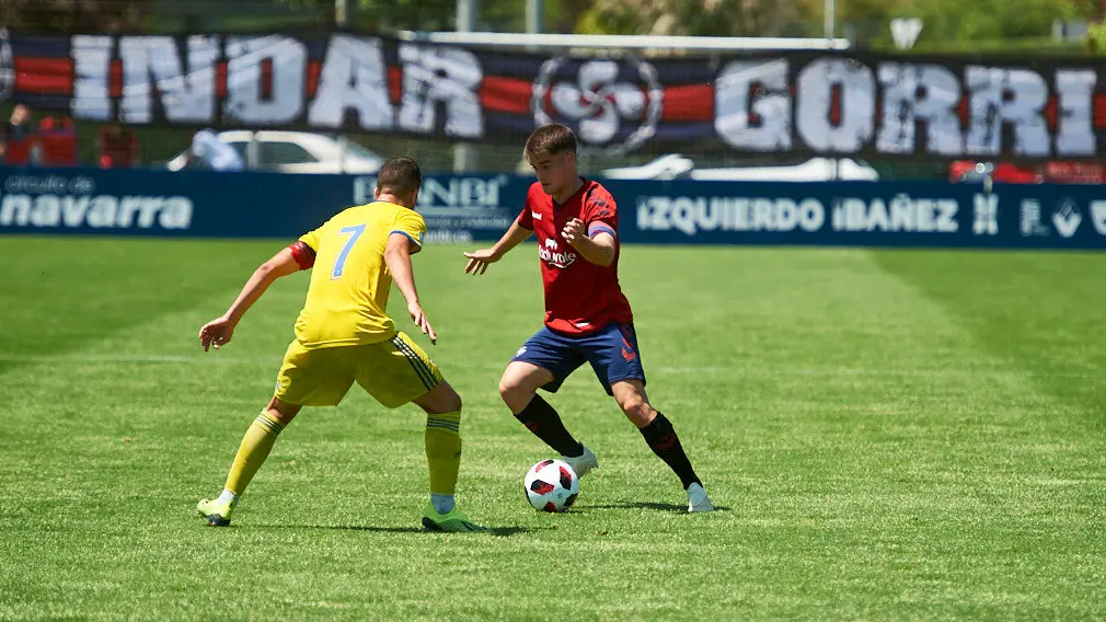 Partido por el ascenso a Segunda B entre Osasuna B - C..diz B. MIGUEL OS..S