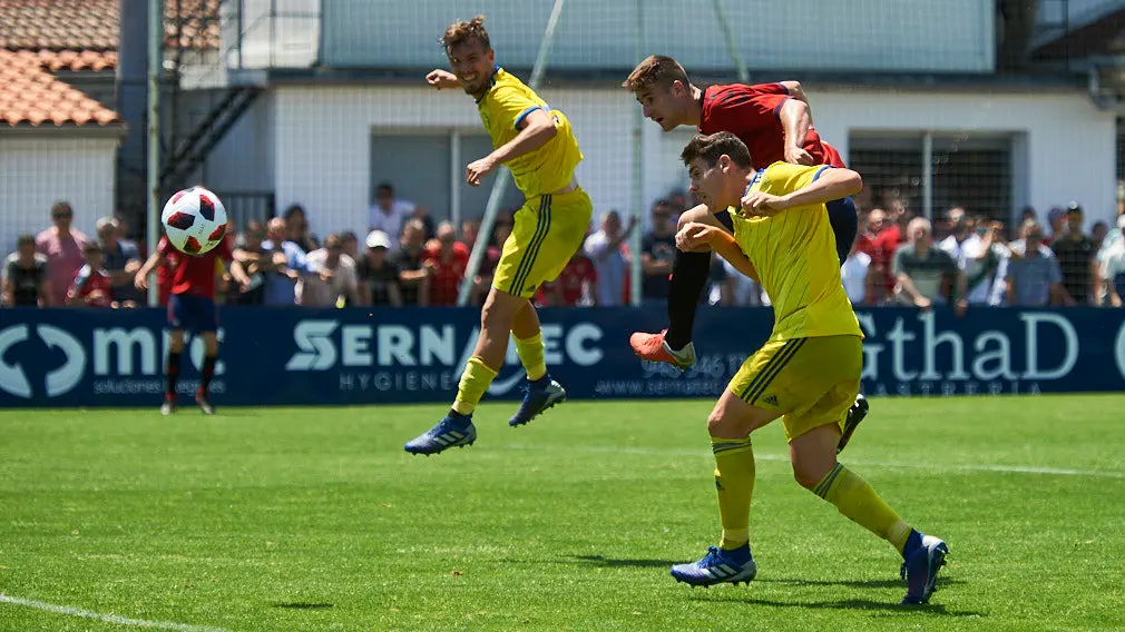 Partido por el ascenso a Segunda B entre Osasuna B - C..diz B. MIGUEL OS..S
