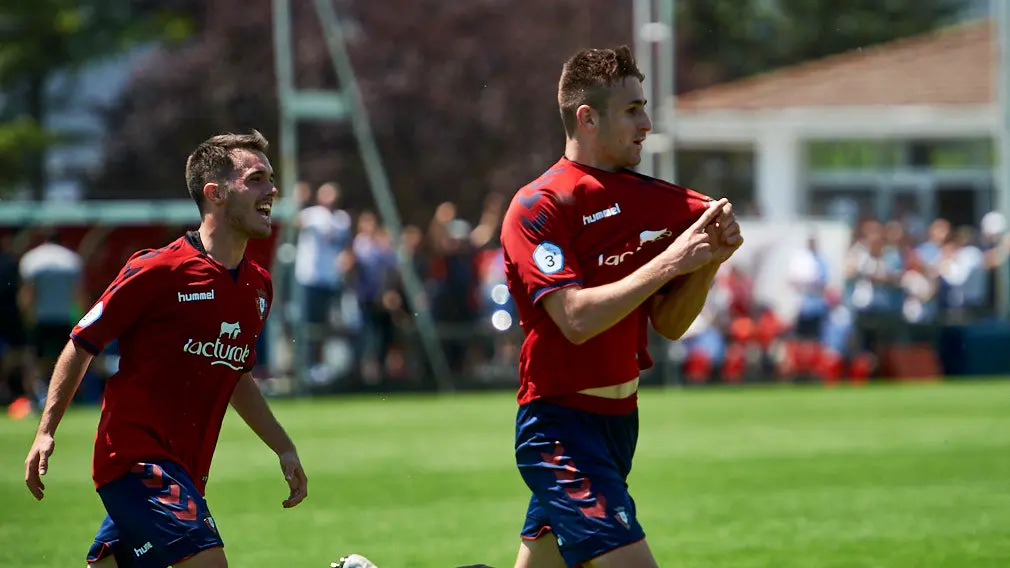 Partido por el ascenso a Segunda B entre Osasuna B - C..diz B. MIGUEL OS..S