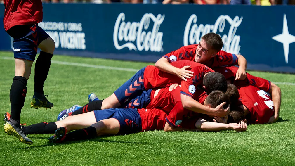 Partido por el ascenso a Segunda B entre Osasuna B - C..diz B. MIGUEL OS..S