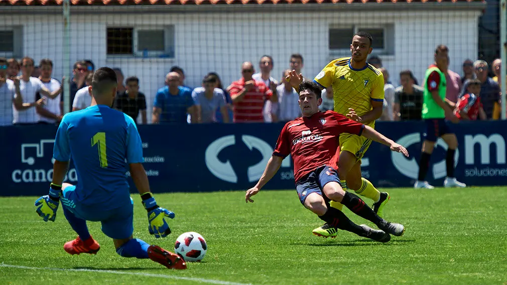 Partido por el ascenso a Segunda B entre Osasuna B - C..diz B. MIGUEL OS..S