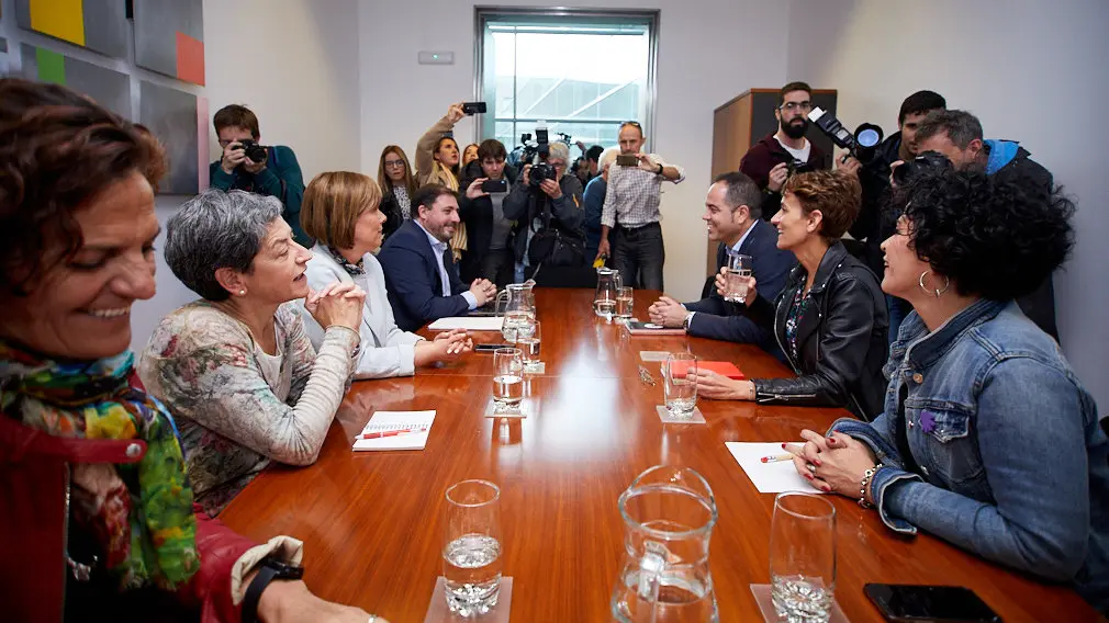 Reunión entre María Chivite (PSN) y Uxue Barkos (Geroa Bai) en el marco de la ronda de contactos que inicia la candidata socialista a la Presidencia del Gobierno de Navarra. IÑIGO ALZUGARAY