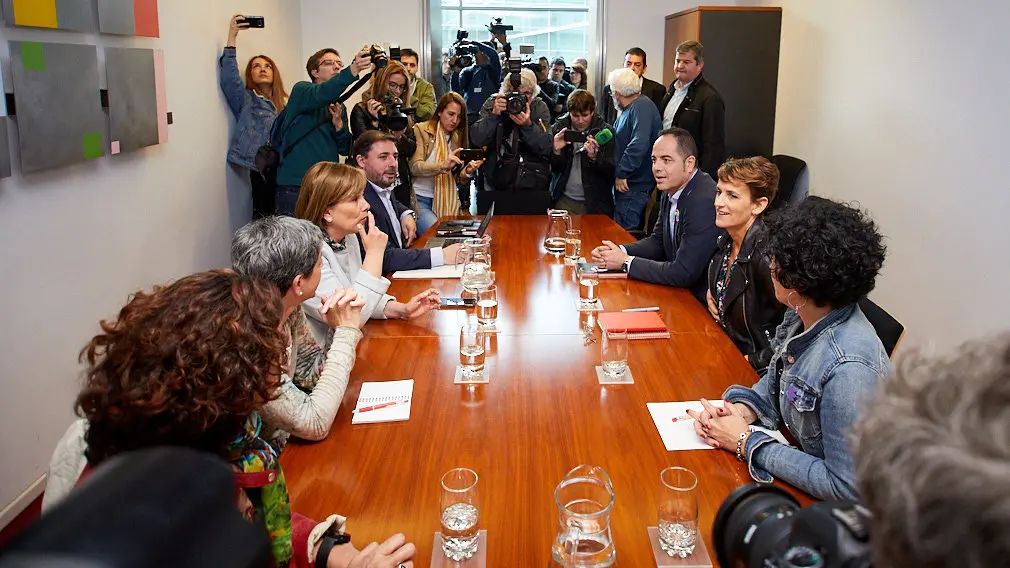 Reunión entre María Chivite (PSN) y Uxue Barkos (Geroa Bai) en el marco de la ronda de contactos que inicia la candidata socialista a la Presidencia del Gobierno de Navarra. IÑIGO ALZUGARAY