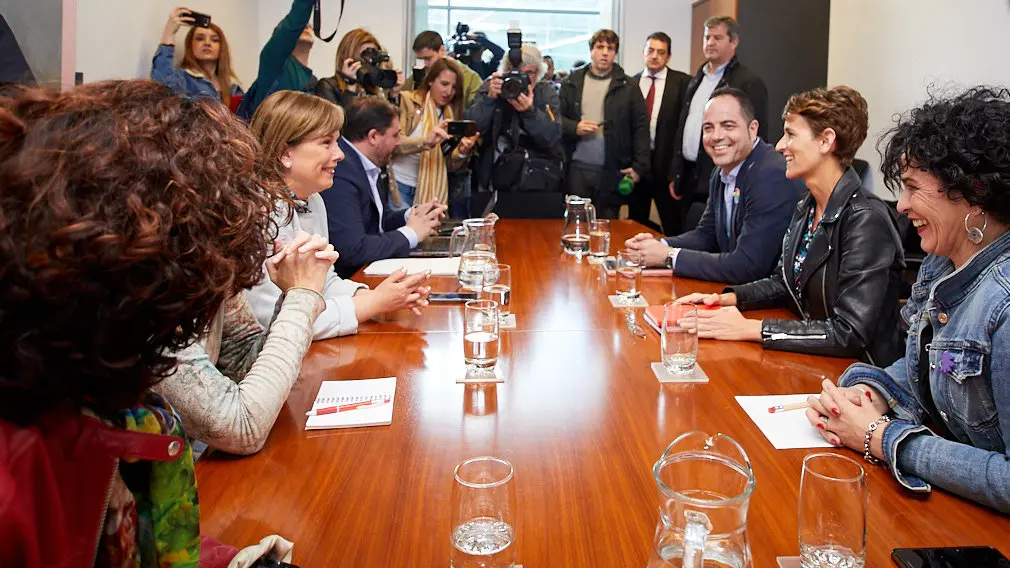 Reunión entre María Chivite (PSN) y Uxue Barkos (Geroa Bai) en el marco de la ronda de contactos que inicia la candidata socialista a la Presidencia del Gobierno de Navarra. IÑIGO ALZUGARAY