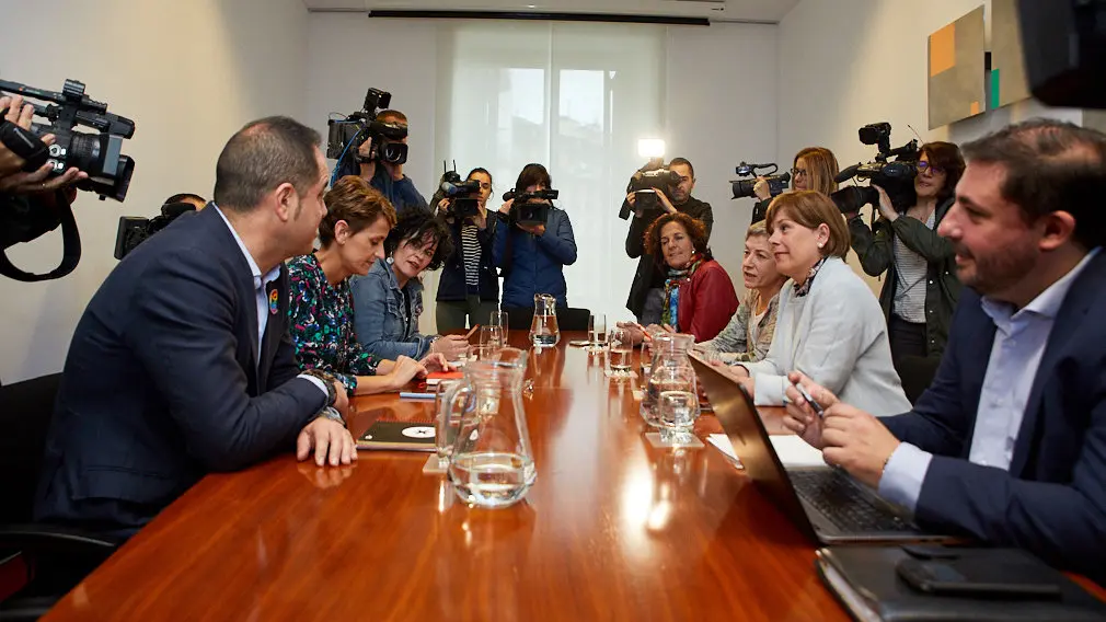 Reunión entre María Chivite (PSN) y Uxue Barkos (Geroa Bai) en el marco de la ronda de contactos que inicia la candidata socialista a la Presidencia del Gobierno de Navarra. IÑIGO ALZUGARAY