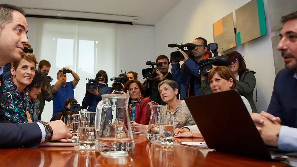 Reunión entre María Chivite (PSN) y Uxue Barkos (Geroa Bai) en el marco de la ronda de contactos que inicia la candidata socialista a la Presidencia del Gobierno de Navarra. IÑIGO ALZUGARAY