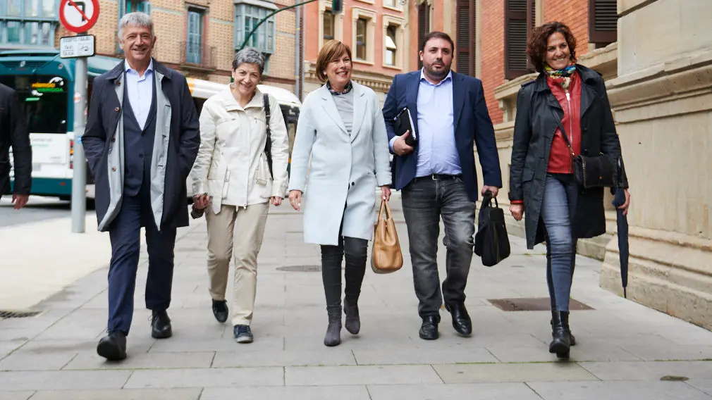Primera reunión entre los equipos de Geroa Bai y PSN, con sus líderes Uxue Barkos y María Chivite a la cabeza, para tratar de conformar acuerdos programáticos de cara a un nuevo Gobierno de Navarra. PABLO LASAOSA