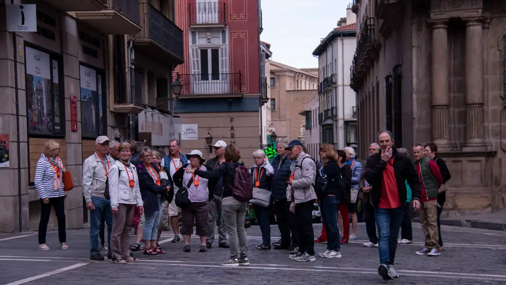 Turistas Pamplona . NOEMÍ VERA _1