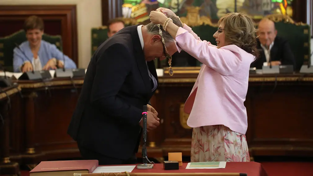 Nombramiento de Enrique Maya como alcalde de Pamplona tras la sesión de constitución del Ayuntamiento AYUNTAMIENTO DE PAMPLONA (4)
