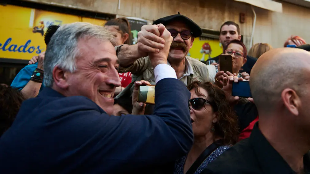 Enrique Maya toma posesión como nuevo alcalde de Pamplona tras la salida de Joseba Asirón, de EH Bildu. PABLO LASAOSA 33