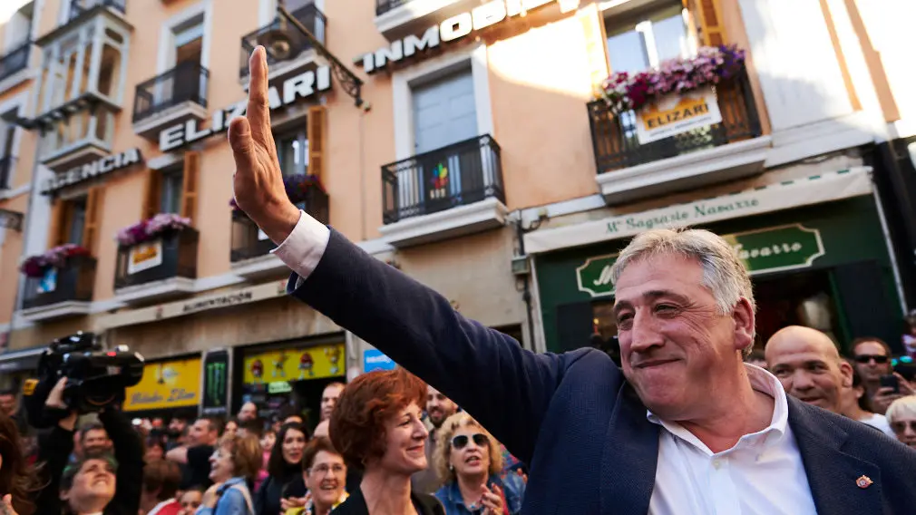 Enrique Maya toma posesión como nuevo alcalde de Pamplona tras la salida de Joseba Asirón, de EH Bildu. PABLO LASAOSA 34