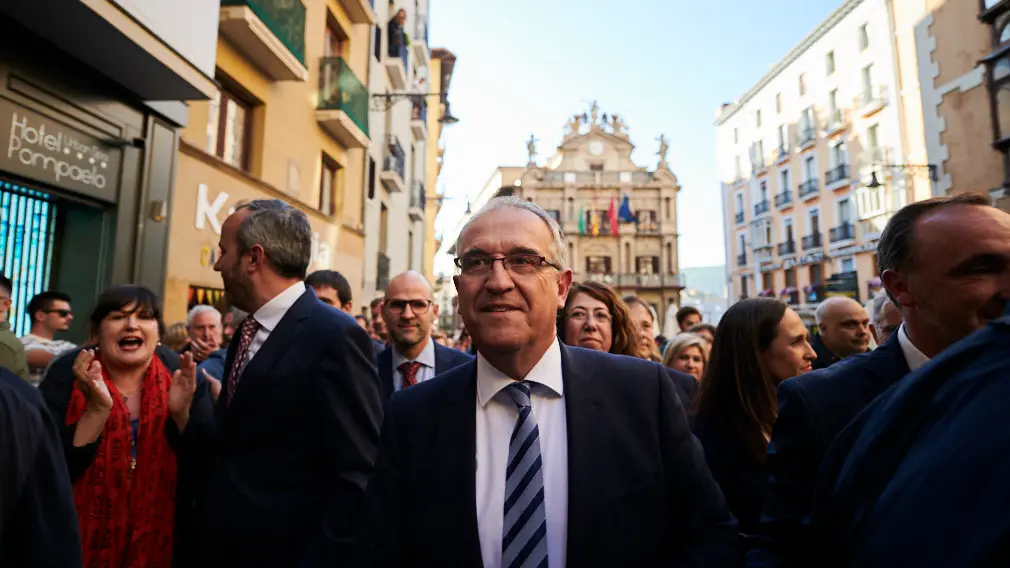 Enrique Maya toma posesión como nuevo alcalde de Pamplona tras la salida de Joseba Asirón, de EH Bildu. PABLO LASAOSA 42