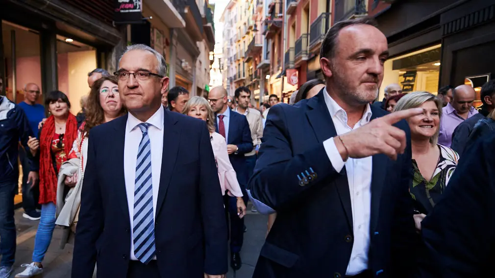 Enrique Maya toma posesión como nuevo alcalde de Pamplona tras la salida de Joseba Asirón, de EH Bildu. PABLO LASAOSA 44