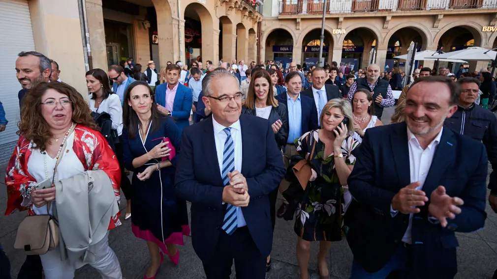 Enrique Maya toma posesión como nuevo alcalde de Pamplona tras la salida de Joseba Asirón, de EH Bildu. PABLO LASAOSA 46