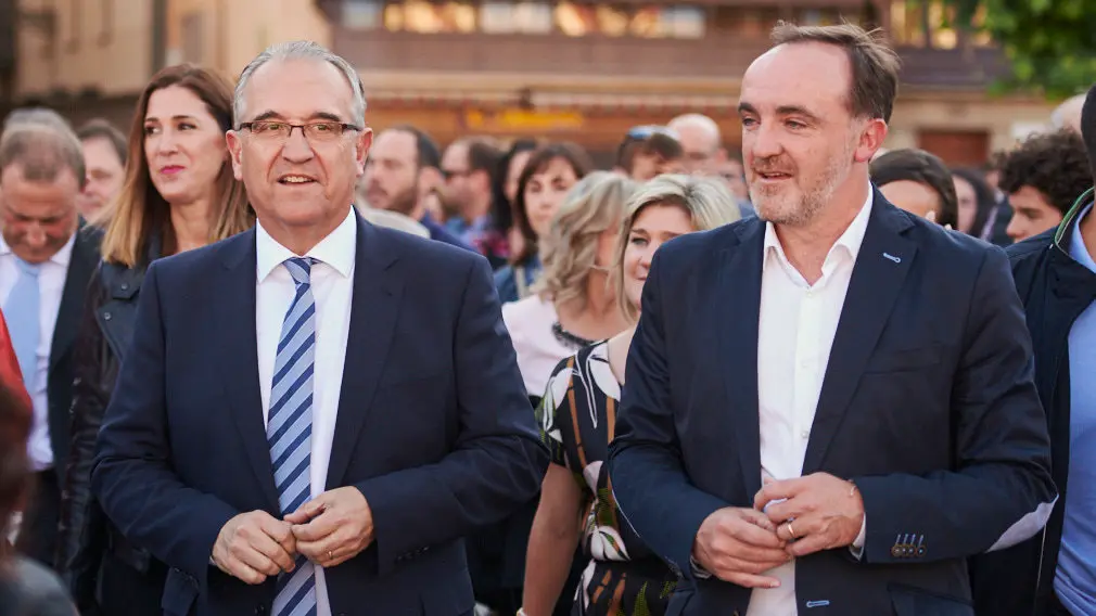 Enrique Maya toma posesión como nuevo alcalde de Pamplona tras la salida de Joseba Asirón, de EH Bildu. PABLO LASAOSA 47