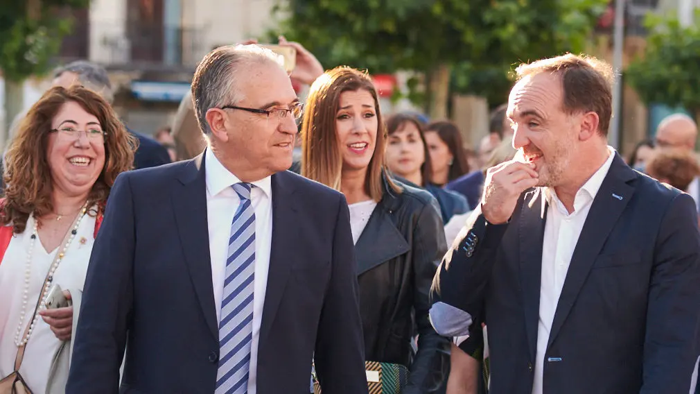Enrique Maya toma posesión como nuevo alcalde de Pamplona tras la salida de Joseba Asirón, de EH Bildu. PABLO LASAOSA 48