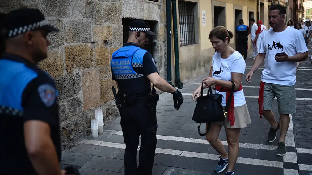 Almuerzos previos al lanzamiento del Chupinazo de San Fermín en las calles de Pamplona MIGUEL OSÉS (2)