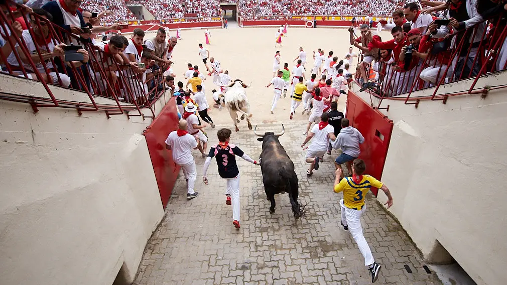 Primer encierro de los Sanfermines 2019 con toros del Puerto de San Lorenzo. IÑIGO ALZUGARAY