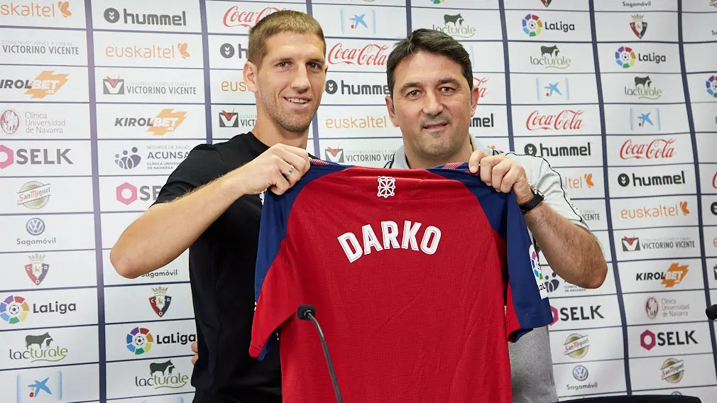 Presentación de Darko Brasanac como nuevo jugador de Osasuna en las instalaciones de Tajonar. IÑIGO ALZUGARAY