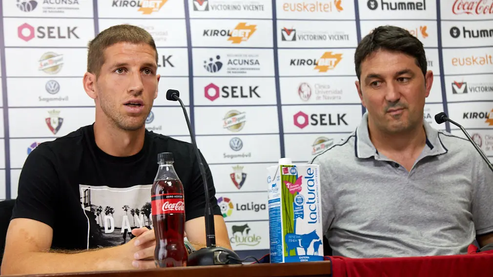 Presentación de Darko Brasanac como nuevo jugador de Osasuna en las instalaciones de Tajonar. IÑIGO ALZUGARAY