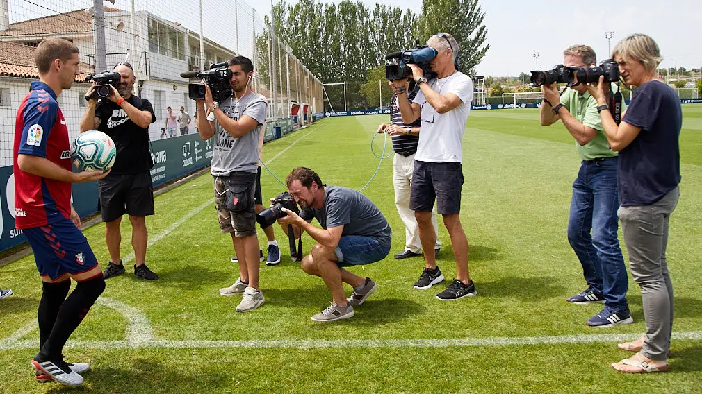 Presentación de Darko Brasanac como nuevo jugador de Osasuna en las instalaciones de Tajonar. IÑIGO ALZUGARAY