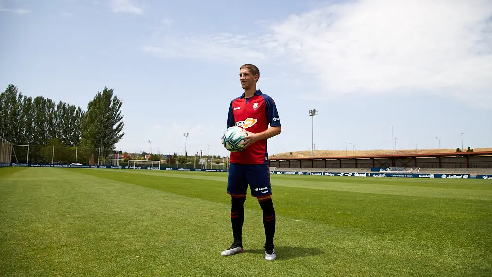 Presentación de Darko Brasanac como nuevo jugador de Osasuna en las instalaciones de Tajonar. IÑIGO ALZUGARAY