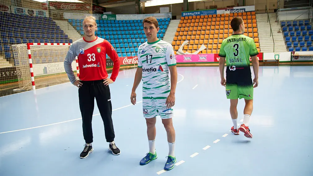 Presentación de las nuevas equipaciones de Helvetia Anaitasuna para la temporada 2019/20. IÑIGO ALZUGARAY
