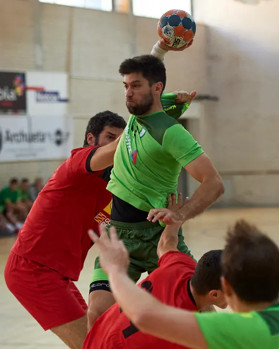 Partido amistoso entre el Balonmano Anaitasuna y el Huesca en el polideportivo de Noain. MIGUEL OSÉS