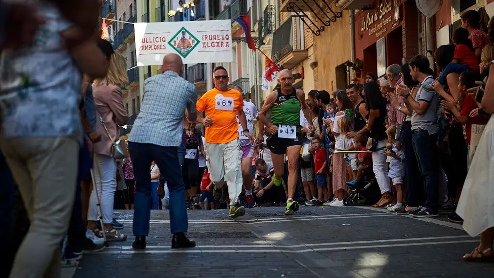 XXXIX Cross de los Carrozas por las calles Carmen y Navarrería. MIGUEL OSÉS