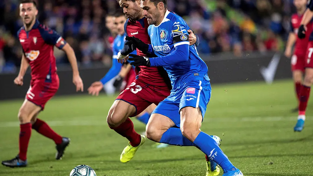 Choque en el Coliseum Alfonso Pérez entre el Getafe y Osasuna EFE (1)