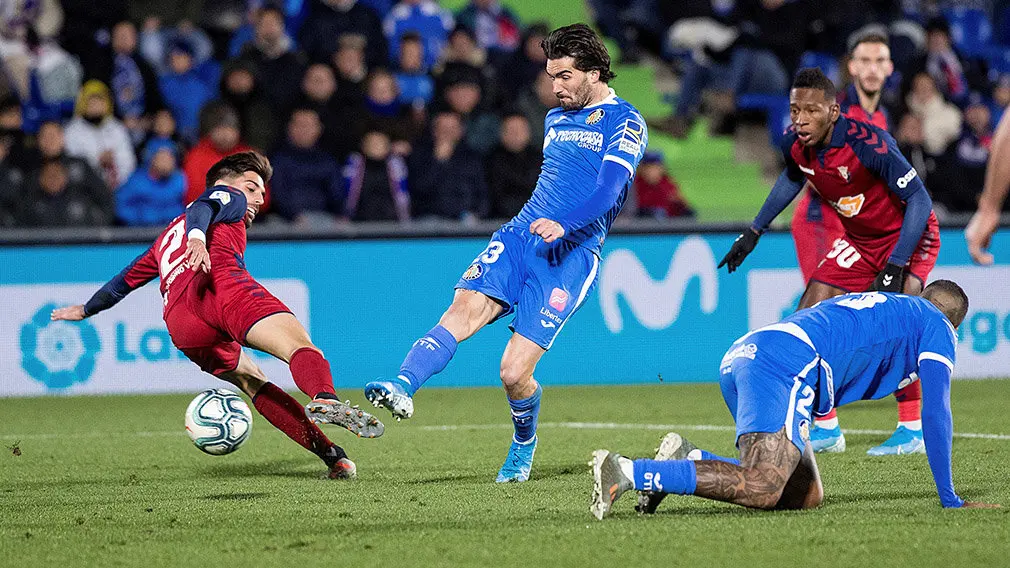 Choque en el Coliseum Alfonso Pérez entre el Getafe y Osasuna EFE (6)