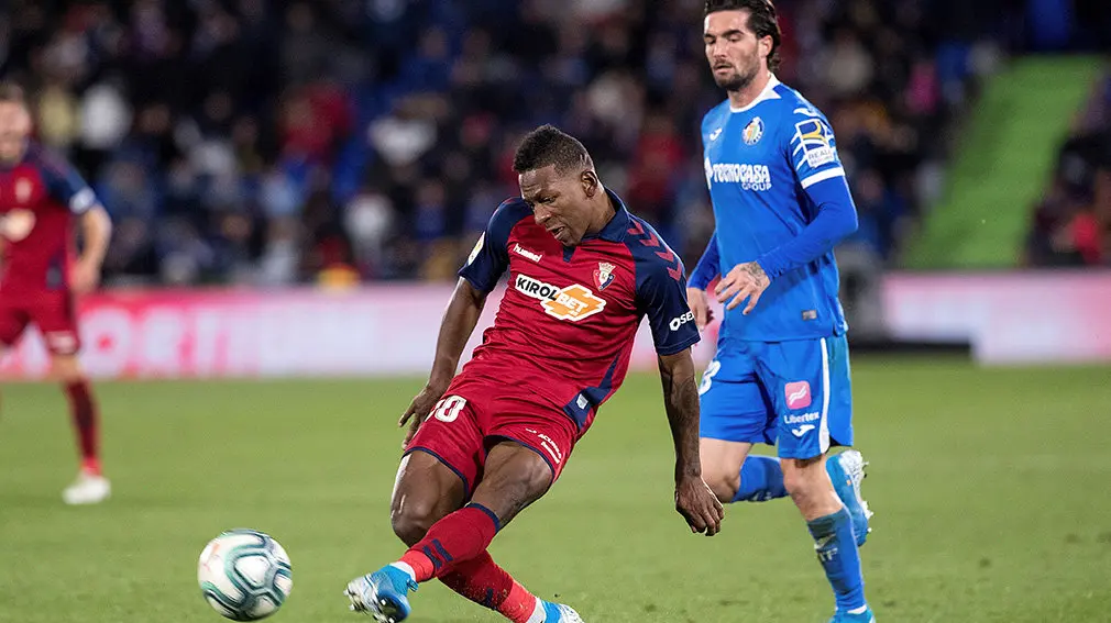 Pervis Estupiñán durante el partido Getafe - Osasuna. Efe.