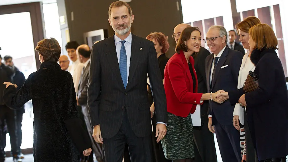 El Rey Felipe VI de Borbón entrega en Baluarte la Medalla de Oro de la CEN al empresario Manuel Torres. IÑIGO ALZUGARAY
