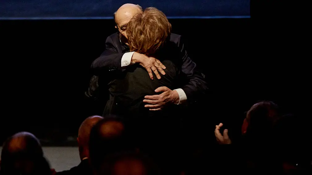 El Rey Felipe VI de Borbón entrega en Baluarte la Medalla de Oro de la CEN al empresario Manuel Torres. IÑIGO ALZUGARAY